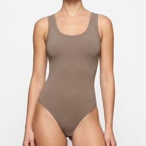 Nuuds Seamless Scoop Neck Bodysuit Size L